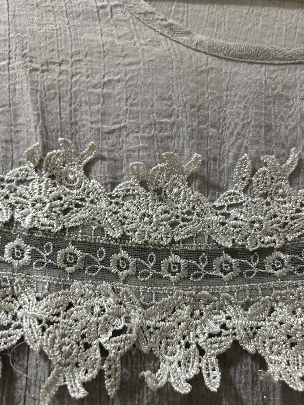Solitaire Gray Lace-Trim Tunic Top sz S - Picture 3 of 7
